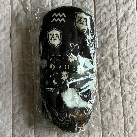 NWT Slipper socks - Picture 2 of 4